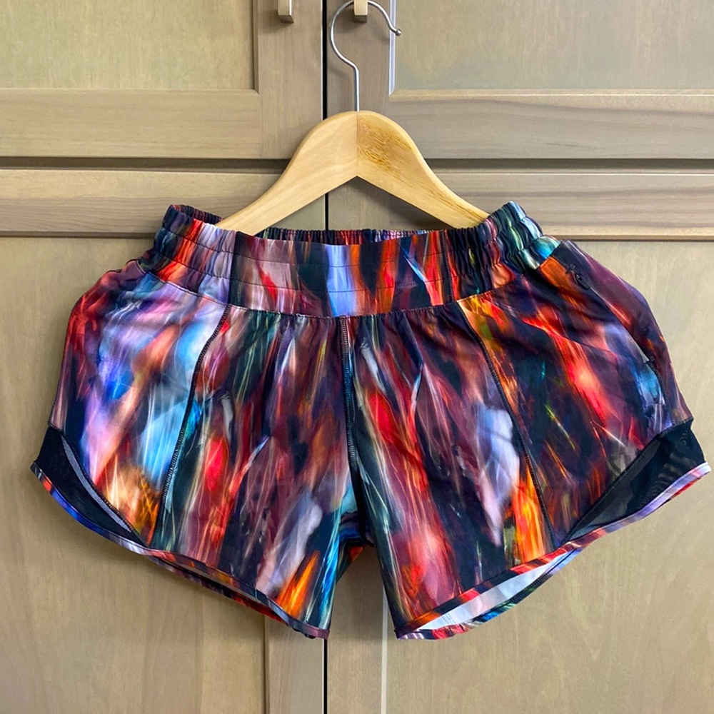 New Lululemon Hotty-Hot shorts size 4 tall